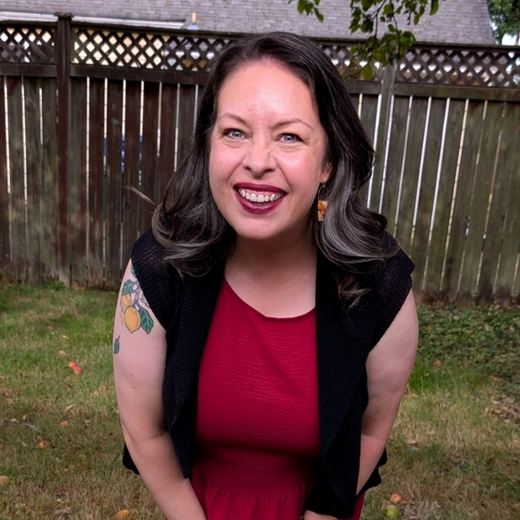 Meet your Posher, Michelle - Picture 2 of 3